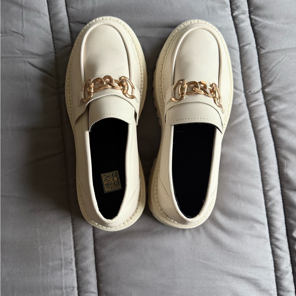 Cream Loafers with Gold Chain